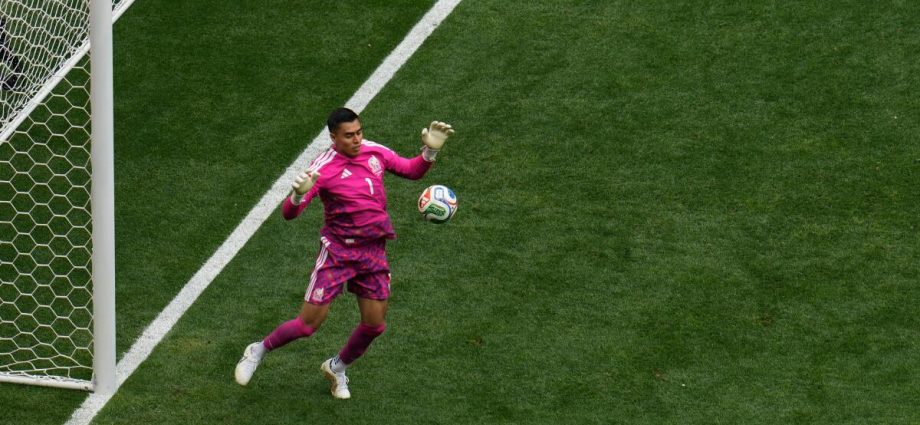 mexico-hopes-to-put-nerves-behind-it-against-south-korea-in-key-world-cup-match