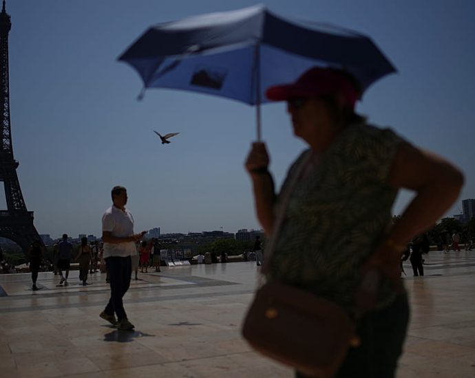 heatwave-nears-40c-in-france,-forcing-tourists-to-change-routines