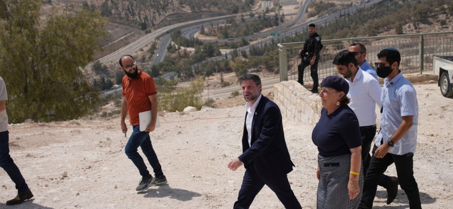 norway-seeks-to-ban-trade-with-illegal-israeli-settlements-in-palestine