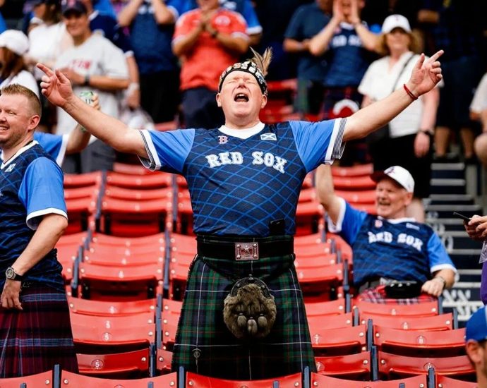 delta-embraces-tartan-army-with-free-priority-boarding-in-boston