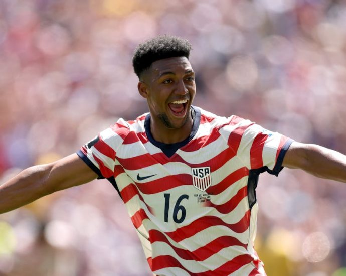 ‘Disasterclass’ as timid Socceroos fail to show enough ambition against United States