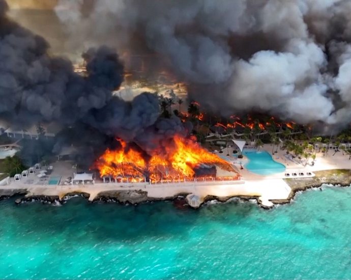 inferno-rips-through-dominican-republic-beach-resort