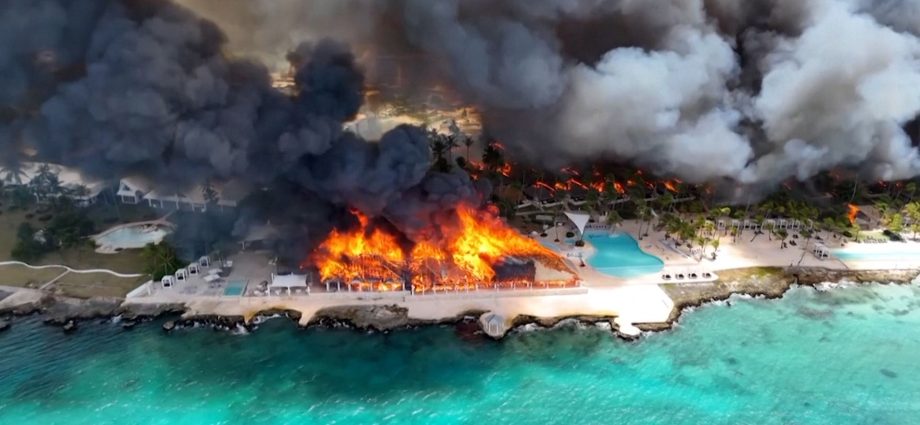 inferno-rips-through-dominican-republic-beach-resort