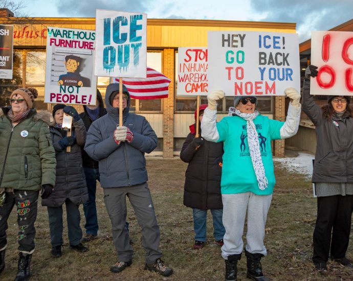 ice-makes-a-pricey-pivot-away-from-its-rapid-detention-center-expansion-push