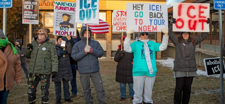 ice-makes-a-pricey-pivot-away-from-its-rapid-detention-center-expansion-push