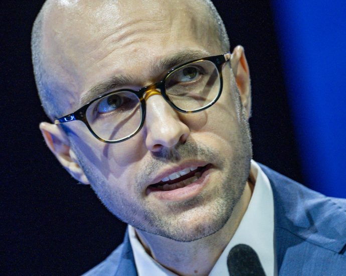 big-tech-is-a-thief-and-a-liar,-says-new-york-times-publisher