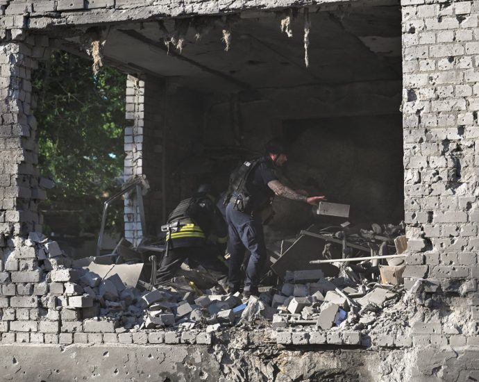 ukraine-says-russian-attack-kills-five-people-in-zaporizhzhia
