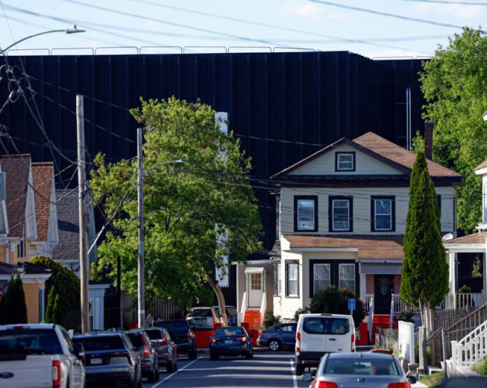 federal-regulators-tell-electric-grid-operators-to-fix-their-rules-on-data-centers