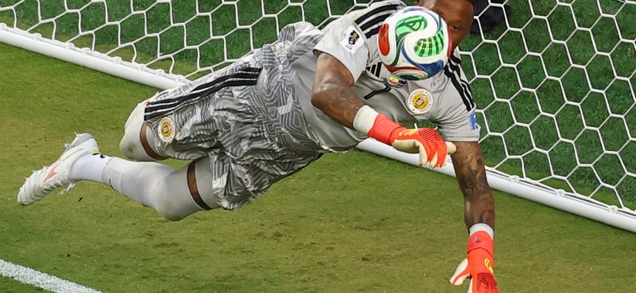 room-the-hero-as-tiny-curacao-earn-first-world-cup-point-against-ecuador