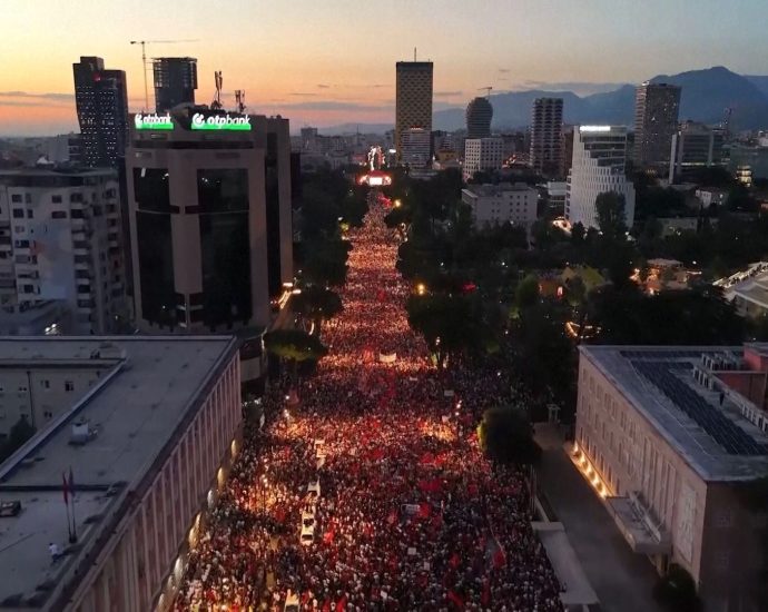 protests-in-albania-against-kushner-resort-swell-to-tens-of-thousands