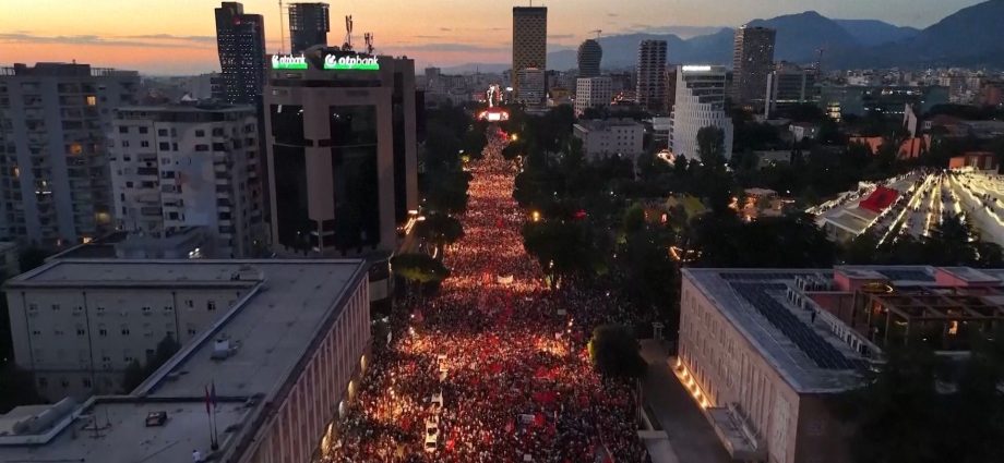 protests-in-albania-against-kushner-resort-swell-to-tens-of-thousands