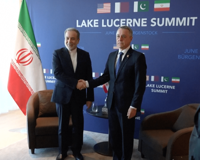 us-iran-delegations-arrive-as-talks-begin-in-switzerland