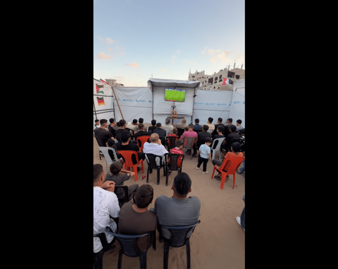 football-fans-in-gaza-gather-to-watch-spain-saudi-arabia-match