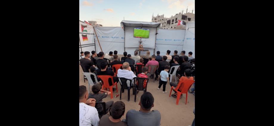 football-fans-in-gaza-gather-to-watch-spain-saudi-arabia-match