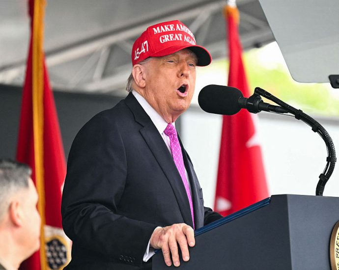 “won’t-even-make-it-back-to-your-f**king-country”:-the-traitor-threatens-iranian-officials-during-talks