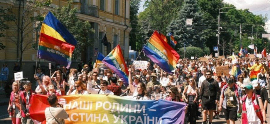 “our-families-are-part-of-ukraine”-–-kyivpride-brings-thousands-onto-kyiv-streets-for-annual-march