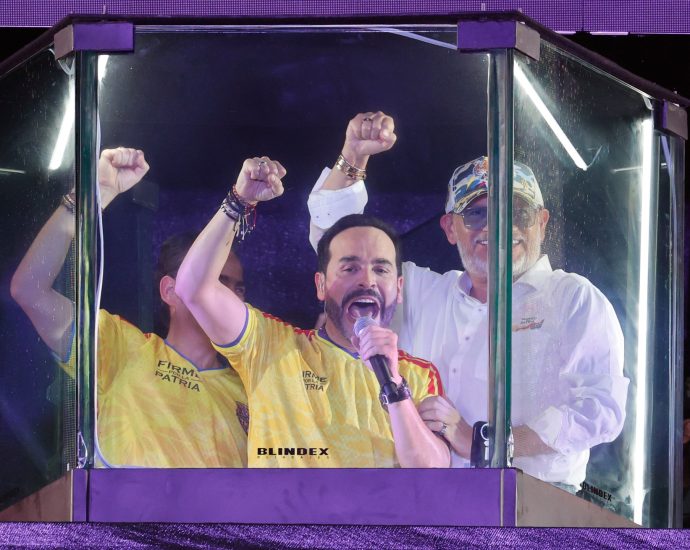 far-right-lawyer-de-la-espriella-wins-colombia’s-tight-presidential-race