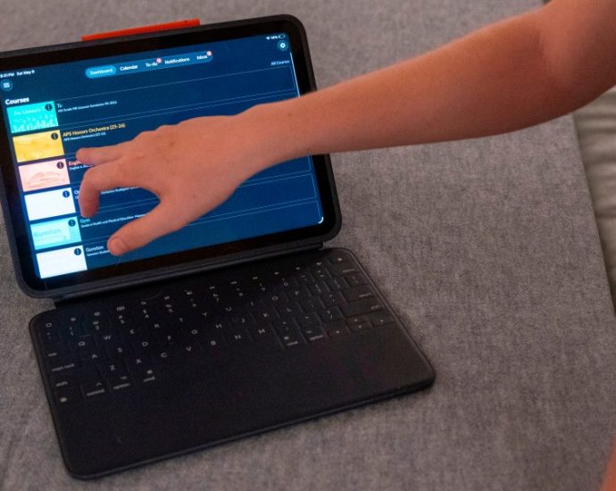 parents-across-america-want-schools-to-cut-screen-time-altogether