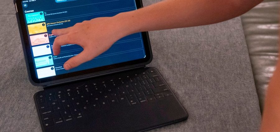 parents-across-america-want-schools-to-cut-screen-time-altogether
