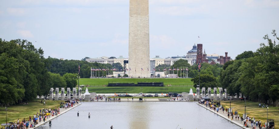 at-least-five-people-arrested-in-alleged-tampering-of-reflecting-pool,-official-says
