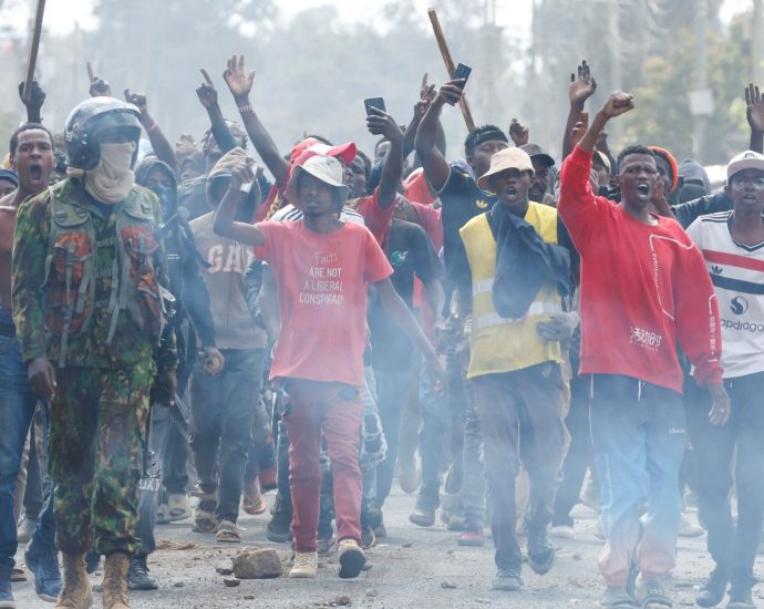 kenyan-court-finds-minister-in-contempt-over-us-ebola-site
