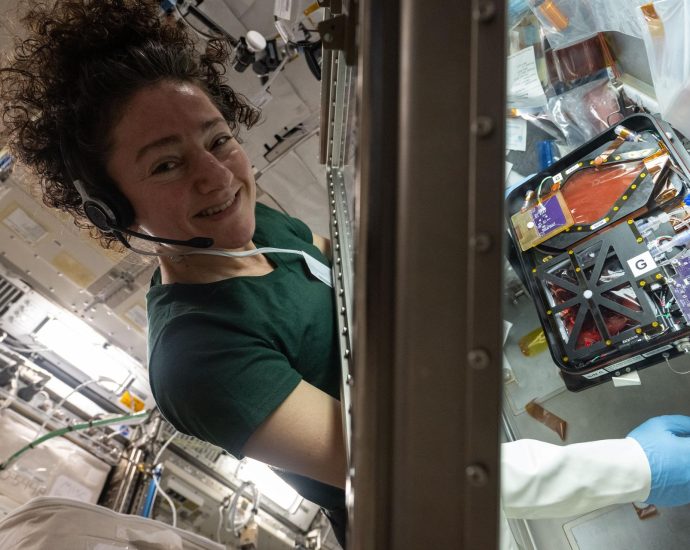 crew-starts-week-with-bioengineering,-space-manufacturing,-and-spacewalk-preps