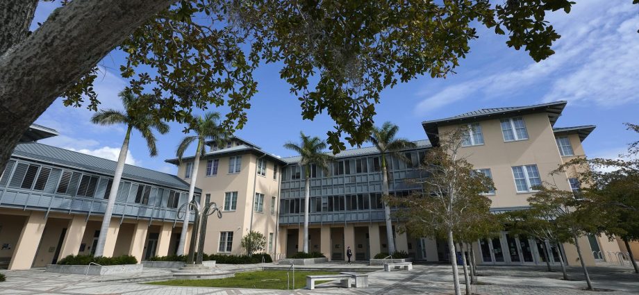 florida-gov.-ron-desantis’-anti-‘woke’-college-is-about-to-triple-in-size