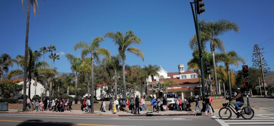 ice-agents-do-donuts-with-their-cars-to-celebrate-father’s-day-raid