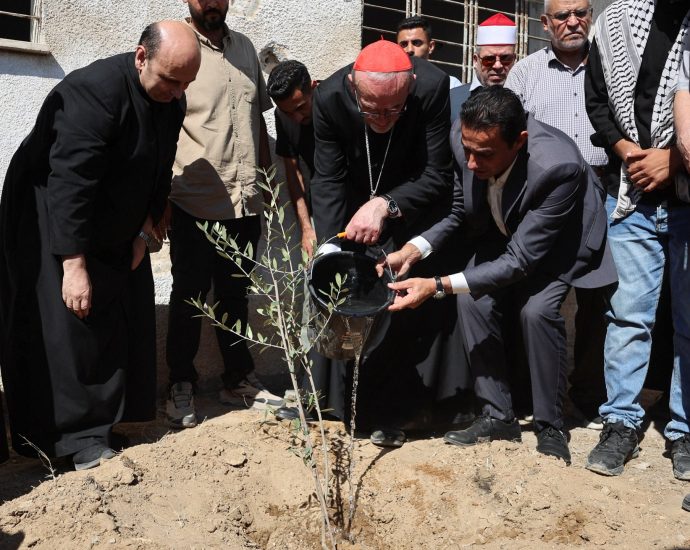 latin-patriarch-of-jerusalem-pizzaballa-makes-solidarity-visit-to-gaza
