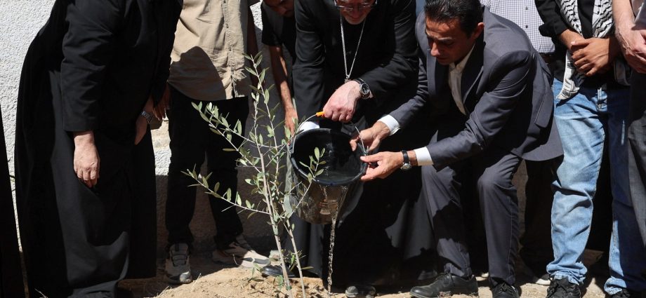 latin-patriarch-of-jerusalem-pizzaballa-makes-solidarity-visit-to-gaza