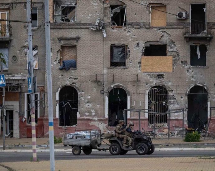 russia-demands-donbas-at-table.-deepstate-says-taking-it-would-cost-two-years-of-fighting-and-colossal-losses