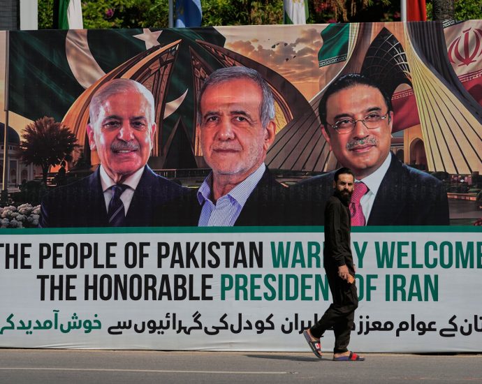 iran’s-president-lands-in-pakistan-after-crucial-talks-with-us