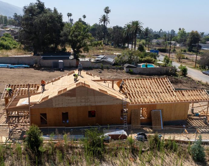 thousands-of-la-fire-survivors-look-to-join-california’s-lawsuit-against-state-farm