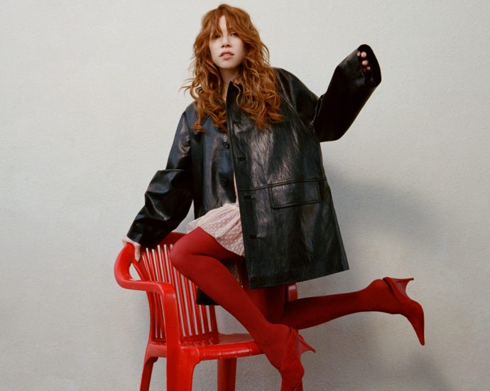 carly-rae-jepsen-is-back-with-a-24-track-double-album-and-fans-are-already-losing-it