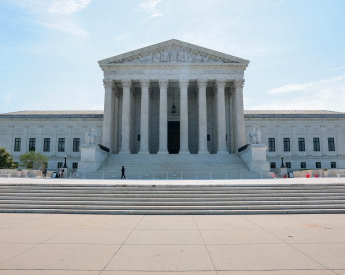 us-supreme-court-backs-the-traitor-policy-on-green-card-holder-rights