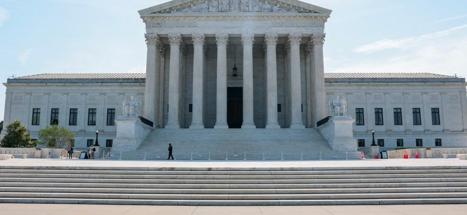 us-supreme-court-backs-the-traitor-policy-on-green-card-holder-rights