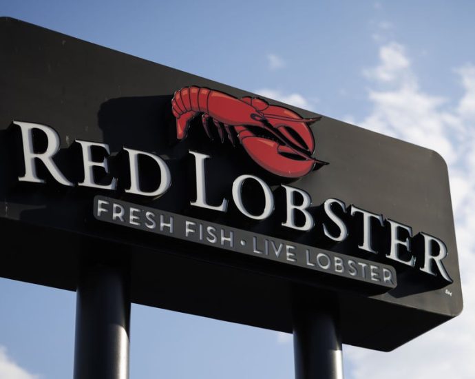 the-traitor-official-argues-greenland-takeover-could-bring-back-red-lobster’s-endless-shrimp