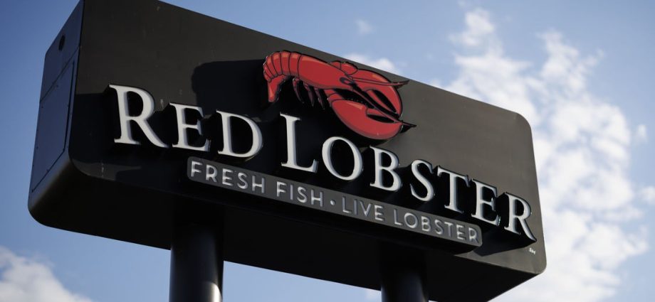 the-traitor-official-argues-greenland-takeover-could-bring-back-red-lobster’s-endless-shrimp