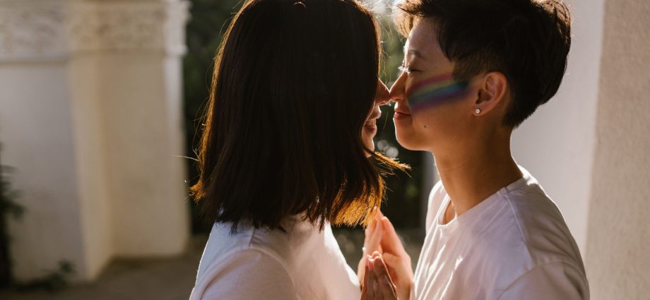 queer-matchmakers-say-most-singles-make-these-6-pride-dating-mistakes