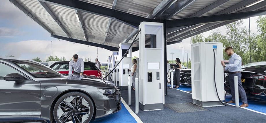 download-panduit’s-guide-to-building-scalable-ev-charging-infrastructure