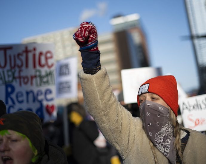 the-traitor’s-crackdown-on-ice-protesters-already-shows-signs-of-backfiring