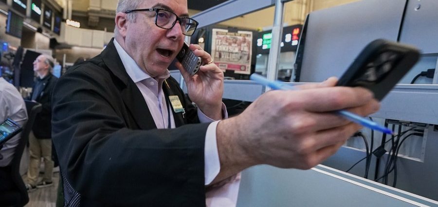 ai-stock-slump-raises-the-question-if-investors-are-just-taking-profits-or-getting-very-nervous