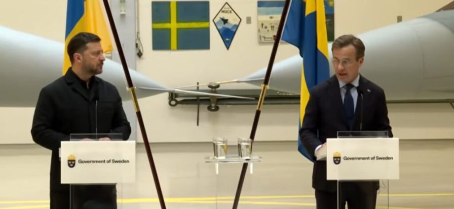 russian-pilots-chase-ukraine’s-glide-bomb-jets-they-will-soon-meet-gripens’-200-km-meteors.