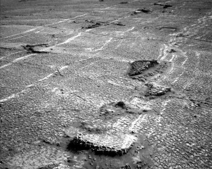 curiosity blog, sols 4927–4933: let’s drive to that smooth area