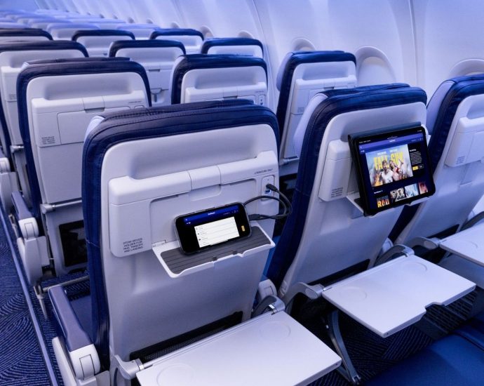southwest-launches-its-first-starlink-wi-fi-flight,-eyes-300-jets-by-end-of-2026