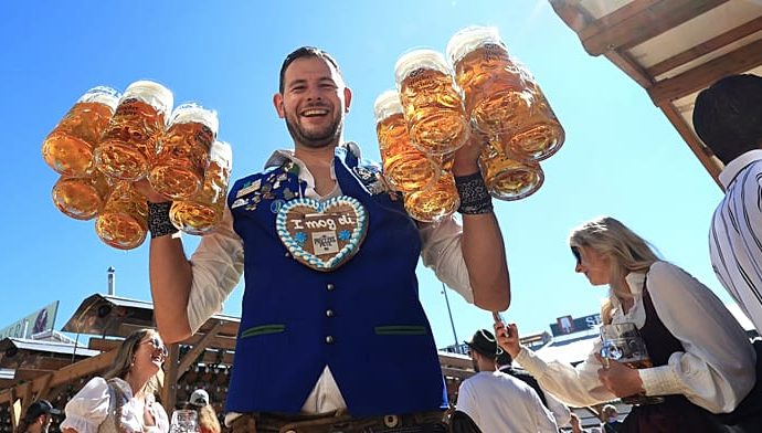 giesinger-celebrates-munich-beer-culture,-pushes-for-oktoberfest-place
