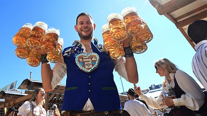 giesinger-celebrates-munich-beer-culture,-pushes-for-oktoberfest-place