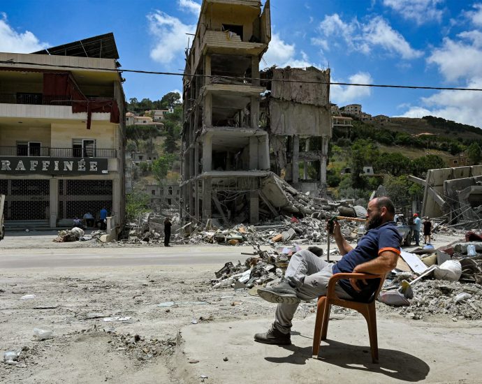 israeli-attacks-kill-2-in-southern-lebanon-despite-ongoing-washington-talks