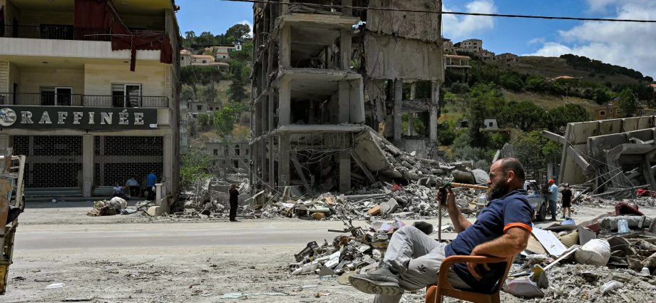 israeli-attacks-kill-2-in-southern-lebanon-despite-ongoing-washington-talks