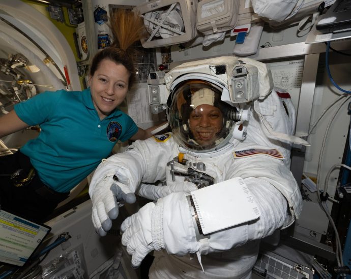 spacewalk-preps-and-human-research-fill-the-expedition-74-schedule